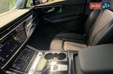 Позашляховик / Кросовер Audi Q7 2021 в 