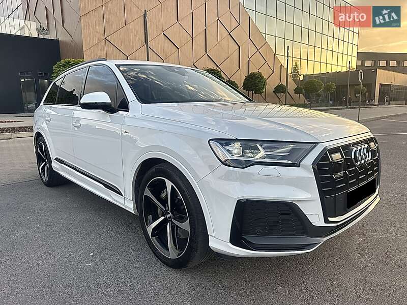 Позашляховик / Кросовер Audi Q7 2020 в 