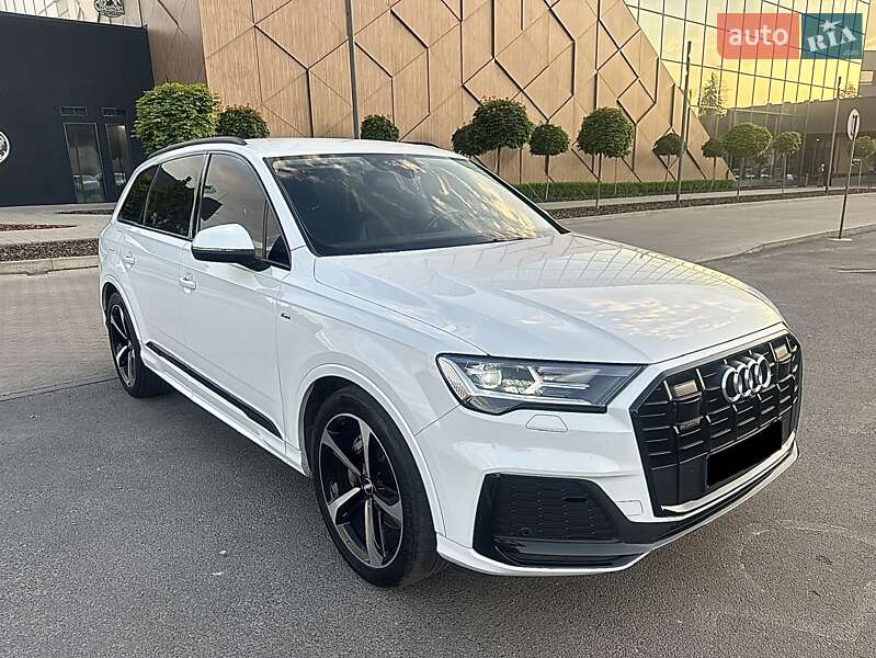 Позашляховик / Кросовер Audi Q7 2020 в Ужгороді