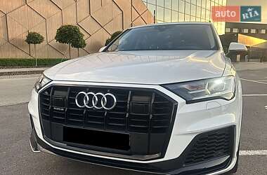 Позашляховик / Кросовер Audi Q7 2020 в 