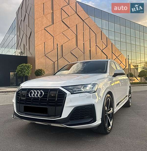 Позашляховик / Кросовер Audi Q7 2020 в Ужгороді