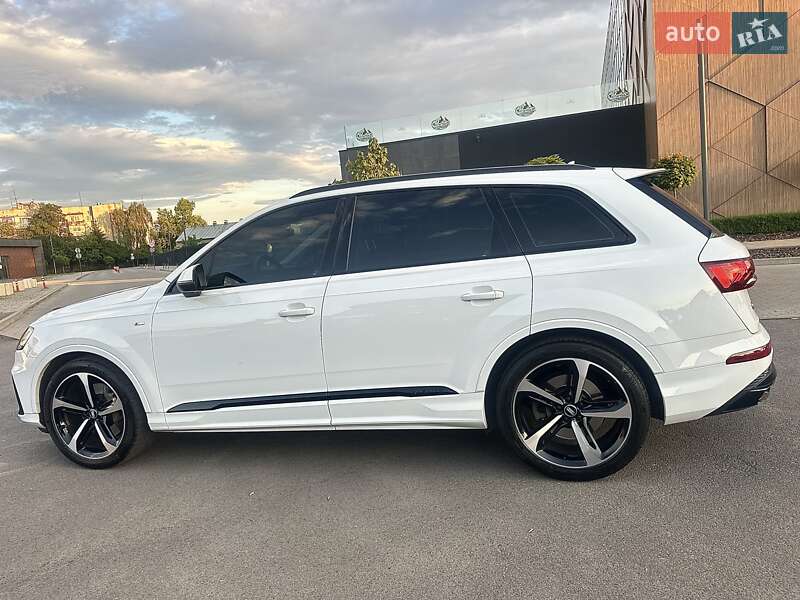 Позашляховик / Кросовер Audi Q7 2020 в Ужгороді