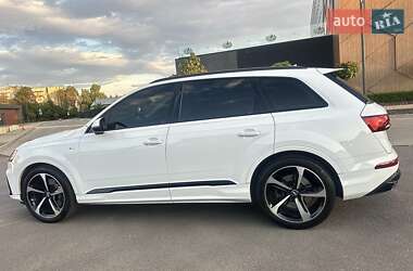 Позашляховик / Кросовер Audi Q7 2020 в 