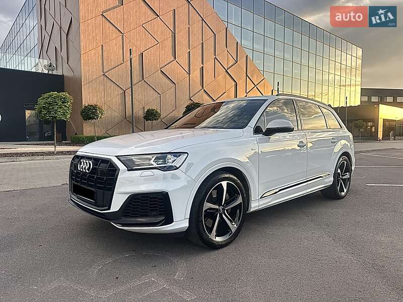 Позашляховик / Кросовер Audi Q7 2020 в Ужгороді