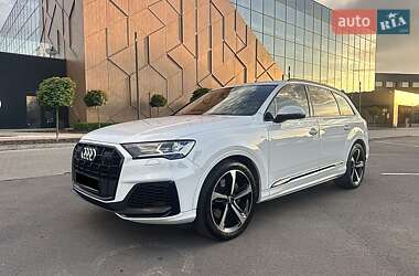 Позашляховик / Кросовер Audi Q7 2020 в 