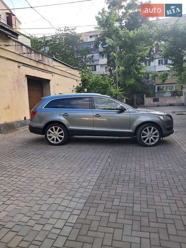 Внедорожник / Кроссовер Audi Q7 2006 в Измаиле