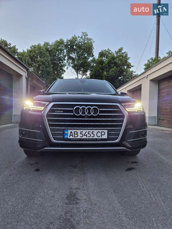 Позашляховик / Кросовер Audi Q7 2017 в 