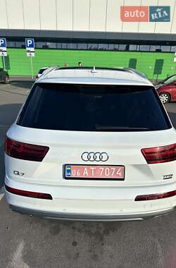 Внедорожник / Кроссовер Audi Q7 2017 в 