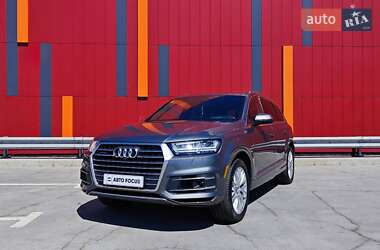 Внедорожник / Кроссовер Audi Q7 2017 в 