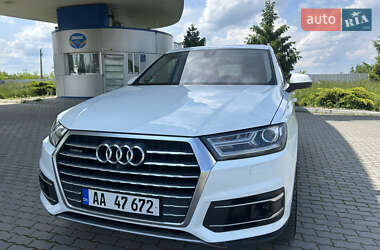 Внедорожник / Кроссовер Audi Q7 2015 в 