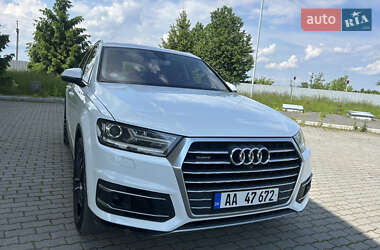 Внедорожник / Кроссовер Audi Q7 2015 в 