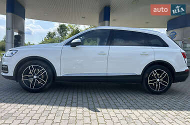 Внедорожник / Кроссовер Audi Q7 2015 в 