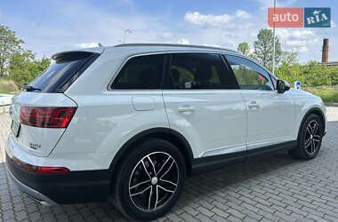 Внедорожник / Кроссовер Audi Q7 2015 в 