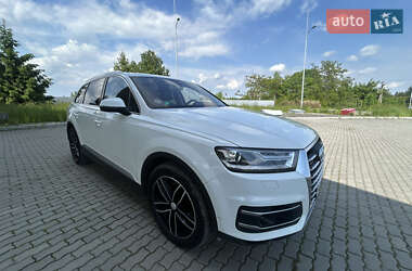 Внедорожник / Кроссовер Audi Q7 2015 в 