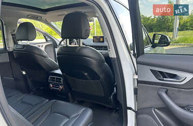 Внедорожник / Кроссовер Audi Q7 2015 в 