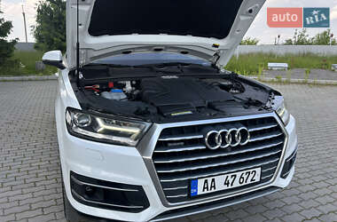 Внедорожник / Кроссовер Audi Q7 2015 в 