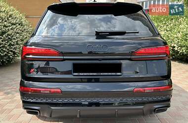 Внедорожник / Кроссовер Audi Q7 2024 в 