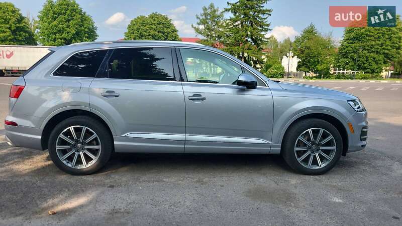 Внедорожник / Кроссовер Audi Q7 2017 в 