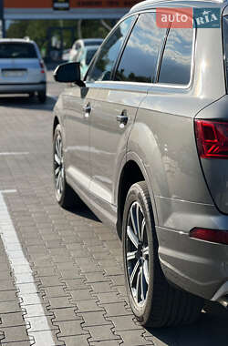 Внедорожник / Кроссовер Audi Q7 2015 в 