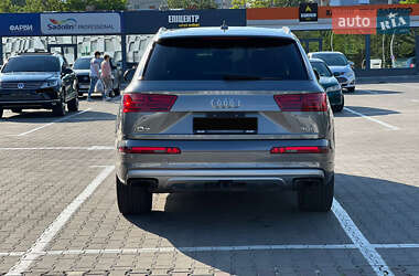 Внедорожник / Кроссовер Audi Q7 2015 в 