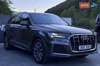 Позашляховик / Кросовер Audi Q7 2021 в 