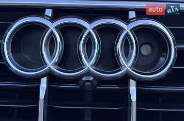 Позашляховик / Кросовер Audi Q7 2021 в 