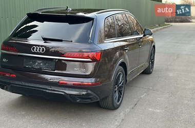 Позашляховик / Кросовер Audi Q7 2020 в 