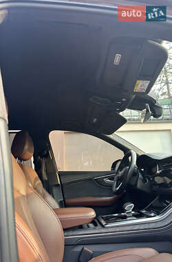 Позашляховик / Кросовер Audi Q7 2020 в 