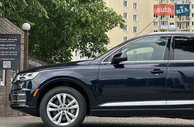 Внедорожник / Кроссовер Audi Q7 2017 в 