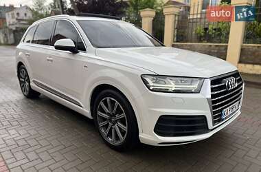 Внедорожник / Кроссовер Audi Q7 2015 в 