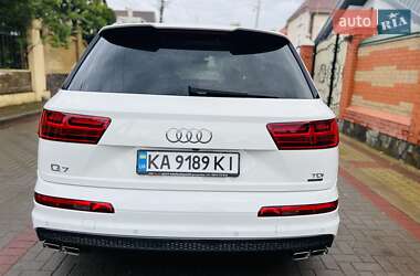 Внедорожник / Кроссовер Audi Q7 2015 в 