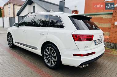 Внедорожник / Кроссовер Audi Q7 2015 в 