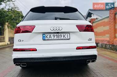 Внедорожник / Кроссовер Audi Q7 2015 в 