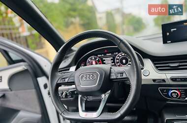 Внедорожник / Кроссовер Audi Q7 2015 в 