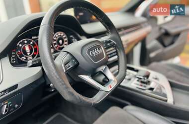 Внедорожник / Кроссовер Audi Q7 2015 в 