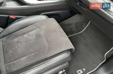 Внедорожник / Кроссовер Audi Q7 2015 в 
