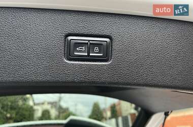 Внедорожник / Кроссовер Audi Q7 2015 в 