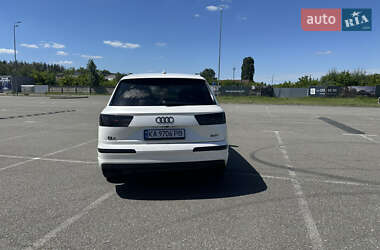 Внедорожник / Кроссовер Audi Q7 2017 в 