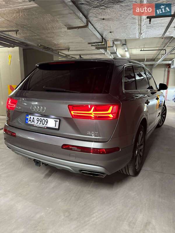 Позашляховик / Кросовер Audi Q7 2017 в Києві