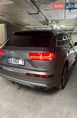 Внедорожник / Кроссовер Audi Q7 2017 в 