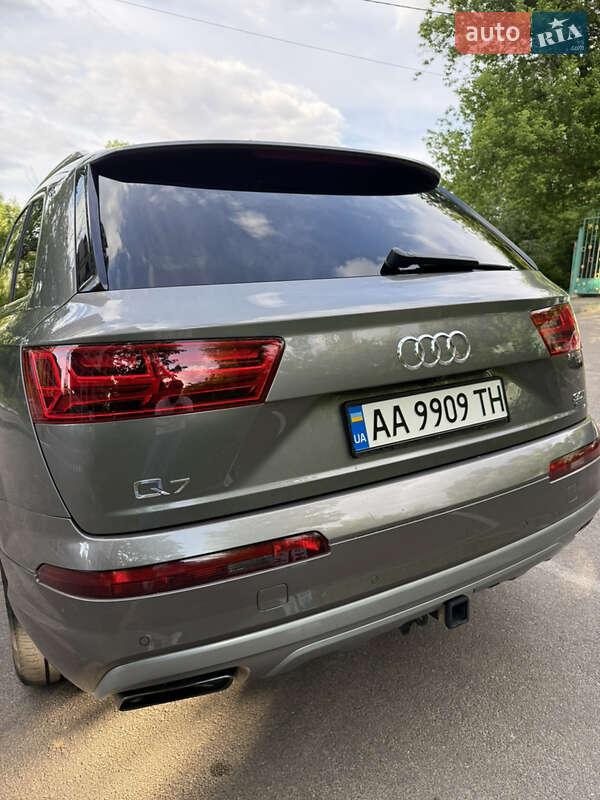 Позашляховик / Кросовер Audi Q7 2017 в Києві