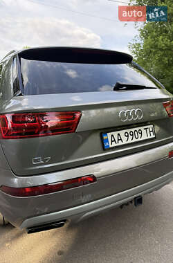 Внедорожник / Кроссовер Audi Q7 2017 в 
