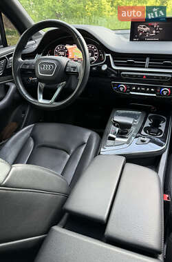 Внедорожник / Кроссовер Audi Q7 2017 в 
