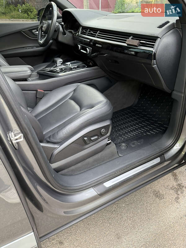 Позашляховик / Кросовер Audi Q7 2017 в Києві