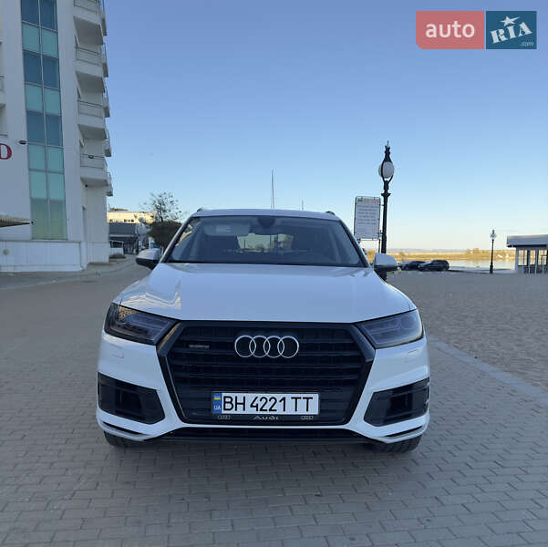 Внедорожник / Кроссовер Audi Q7 2018 в 