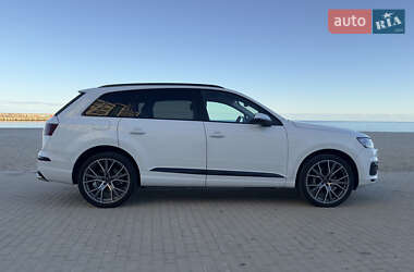 Внедорожник / Кроссовер Audi Q7 2018 в 