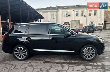 Внедорожник / Кроссовер Audi Q7 2017 в 