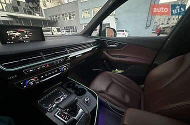 Внедорожник / Кроссовер Audi Q7 2017 в 