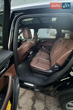Внедорожник / Кроссовер Audi Q7 2017 в 