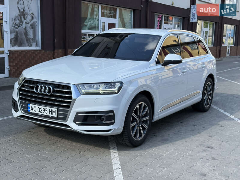 Позашляховик / Кросовер Audi Q7 2016 в 